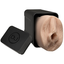 Lade das Bild in den Galerie-Viewer, Milf in a Box - Julia Ann