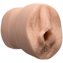 Lade das Bild in den Galerie-Viewer, Milf in a Box - Julia Ann