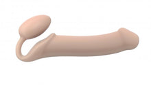 Lade das Bild in den Galerie-Viewer, Strap On Me - Halterloser Strap-on Dildo - Größe XL - Beige