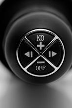 Lade das Bild in den Galerie-Viewer, Der Curved Dicktator - Schwarz