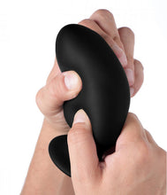 Lade das Bild in den Galerie-Viewer, Squeeze-It Butt Plug - Groß