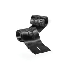 Lade das Bild in den Galerie-Viewer, Silky Sensual Handschellen