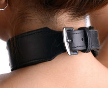 Lade das Bild in den Galerie-Viewer, Halsband aus Leder mit SLUT-Schriftzug (aus Nieten)