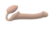 Lade das Bild in den Galerie-Viewer, Strap On Me - Halterloser Strap-on Dildo - Größe M - Beige
